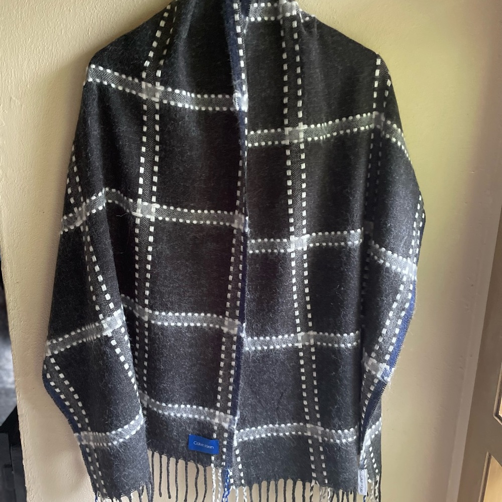 Calvin Klein Oversized Plaid Shawl/Wrap/Scarf. Charcoal Gray, White, Blue. 72x21 - Picture 15 of 16